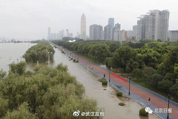 洪峰将在2至3天内抵达武汉，主要控制站水位均将位居历史前列