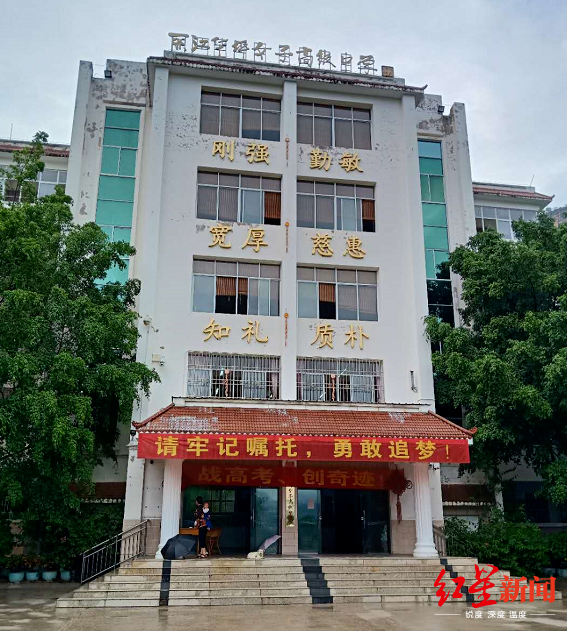云南免费女子高中159人高考150人上本科,94.3%的本科率校长还不满意