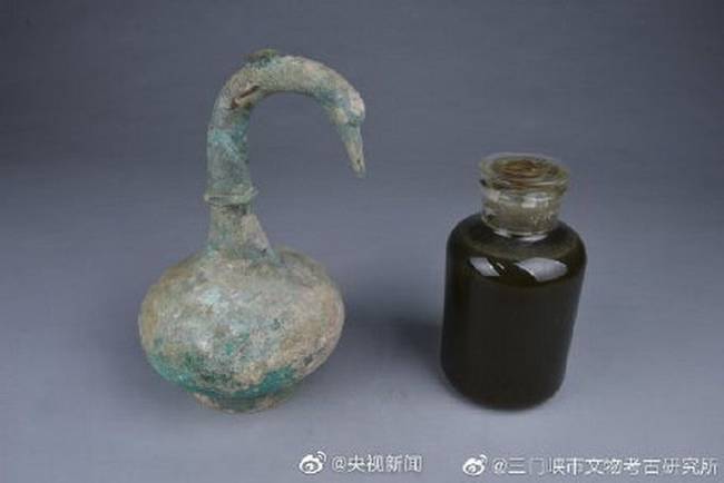 河南出土青铜壶内不明液体被查明，原来是千年药酒啊！