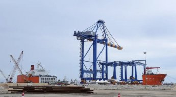 印度首个巨型港口启用，想切中国