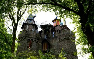 荷兰退休老人花34年建城堡